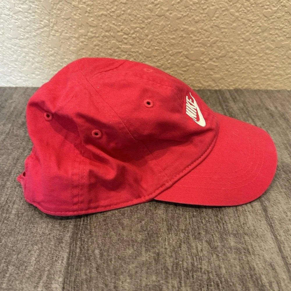 Nike‎ Heritage Child Youth Kids Unisex Pink & White Strapback Adjustable Hat